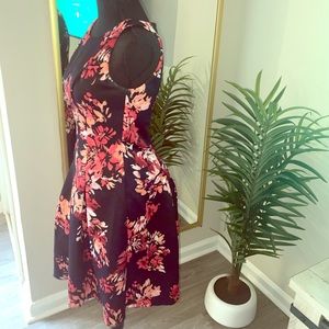 Classy dress that accentuates curves